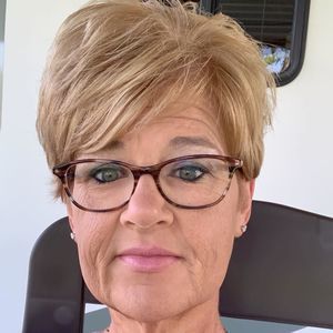 Meet your Posher, Dana